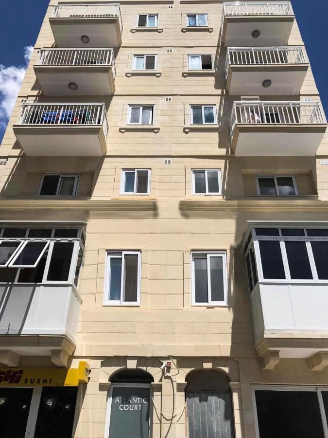 F11 Room 3, Private Room Two Single Beds Shared Bathroom In Shared Flat مسيدا المظهر الخارجي الصورة