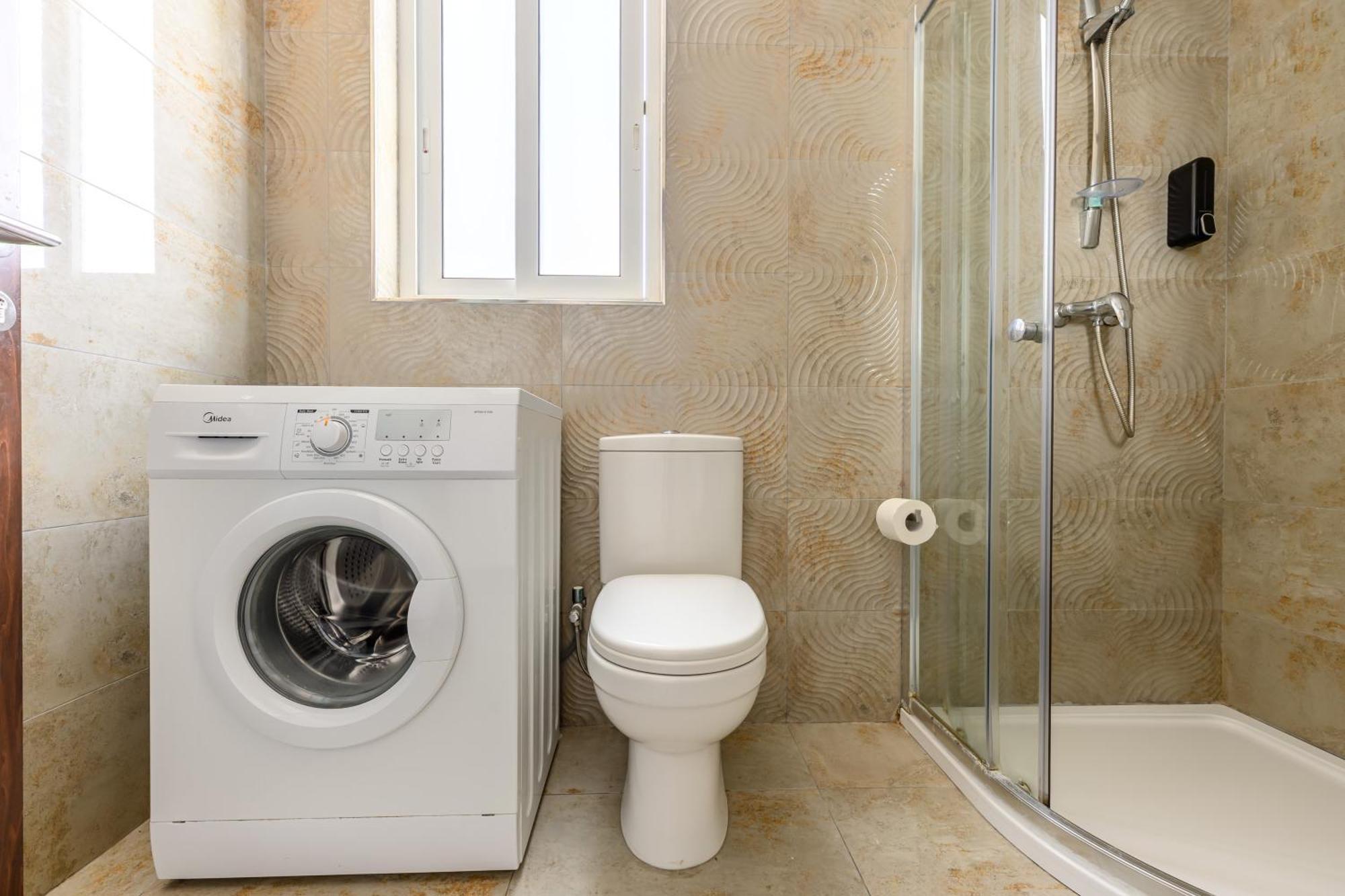F11 Room 3, Private Room Two Single Beds Shared Bathroom In Shared Flat مسيدا المظهر الخارجي الصورة